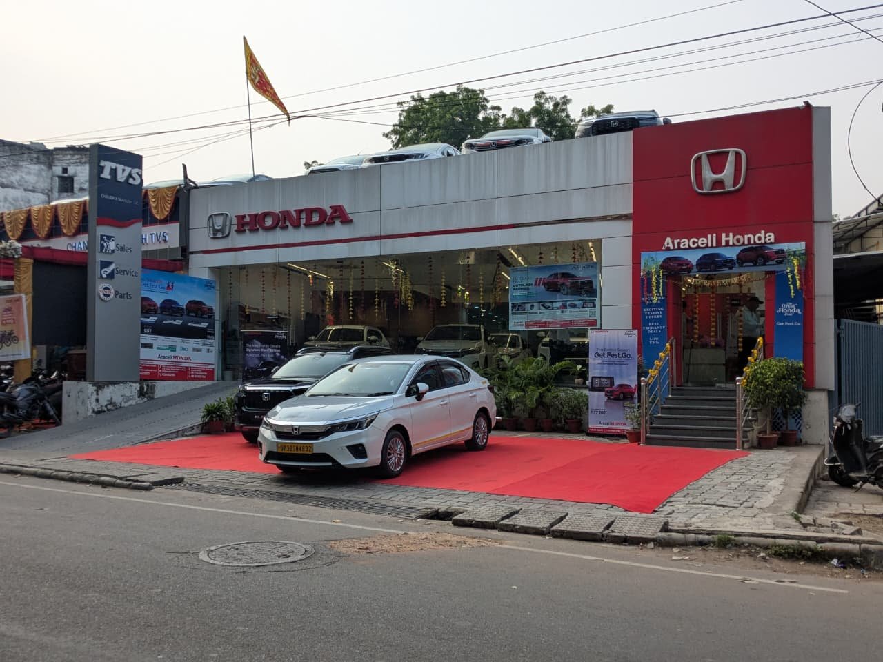 araceli-honda-showroom-lucknow-delivery.jpg
