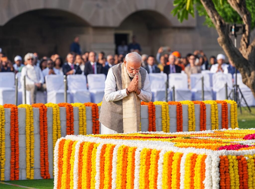 PM Modi pays tribute to Bapu on Gandhi Jayanti.
