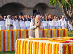PM Modi pays tribute to Bapu on Gandhi Jayanti.